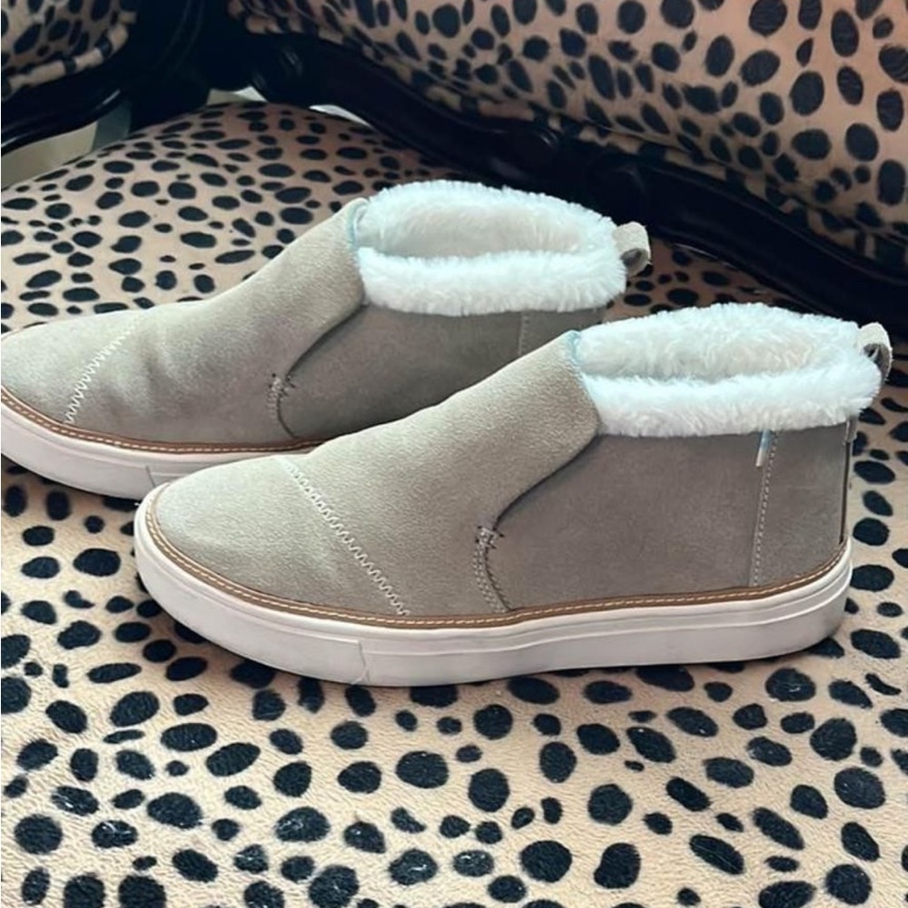 Toms- tan suede bootie- NWOT-size 7.5